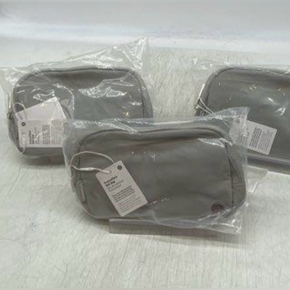 NWT Lululemon Gray Everywhere Belt Bags
Unisex Adults Nylon